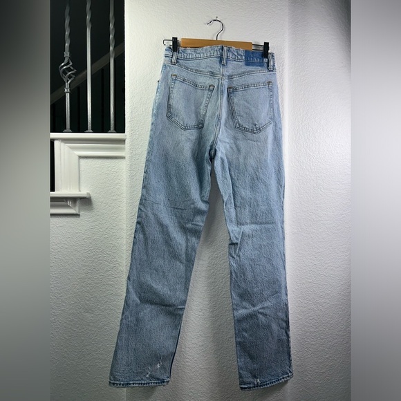 Abercrombie and Fitch 90s Straight Leg Ultra High Rise Jeans - Picture 2 of 5